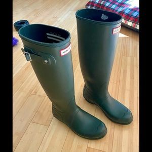 HUNTER BOOTS GREEN~SIZE 8 WOMENS